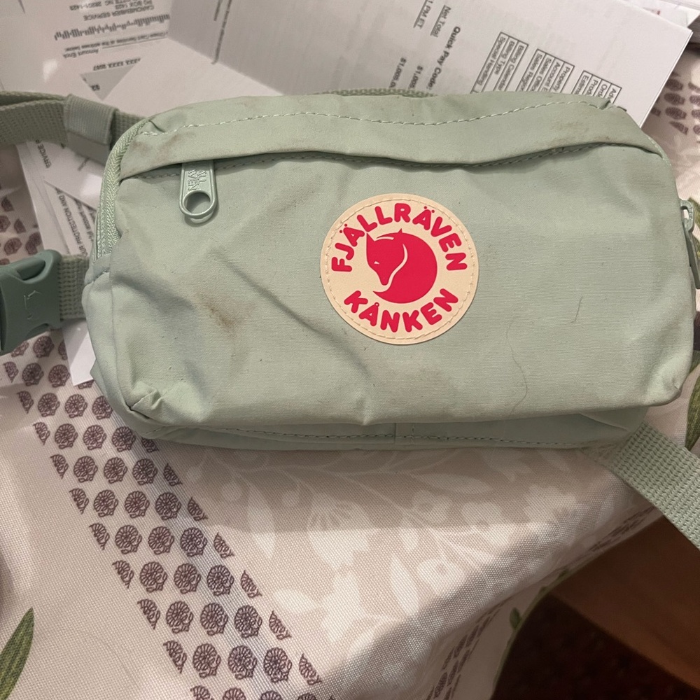 Fjallraven Kanken Crossbody Bag in Light Green